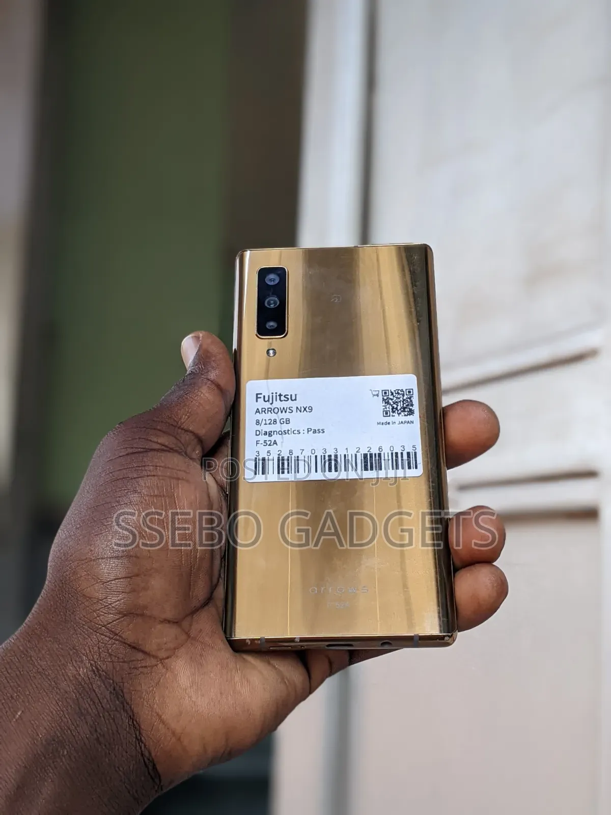Fujitsu Arrows NX9 F-52A 128 GB Gold