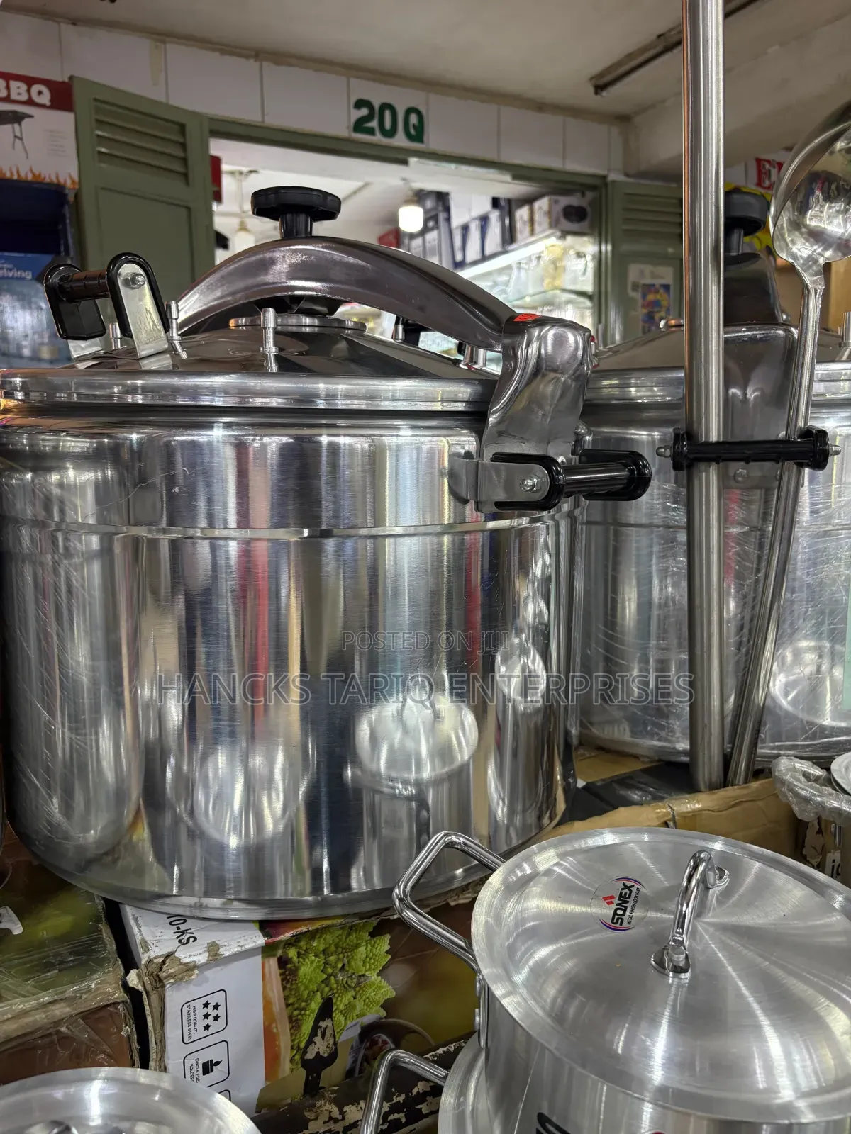 Commercial-Grade Pressure Cooker 80litres
