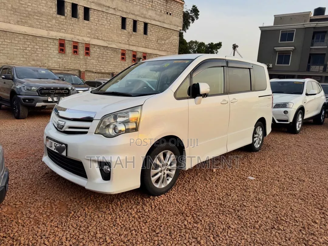 Toyota Noah 2011 White
