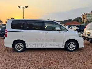 Toyota Noah 2011 White