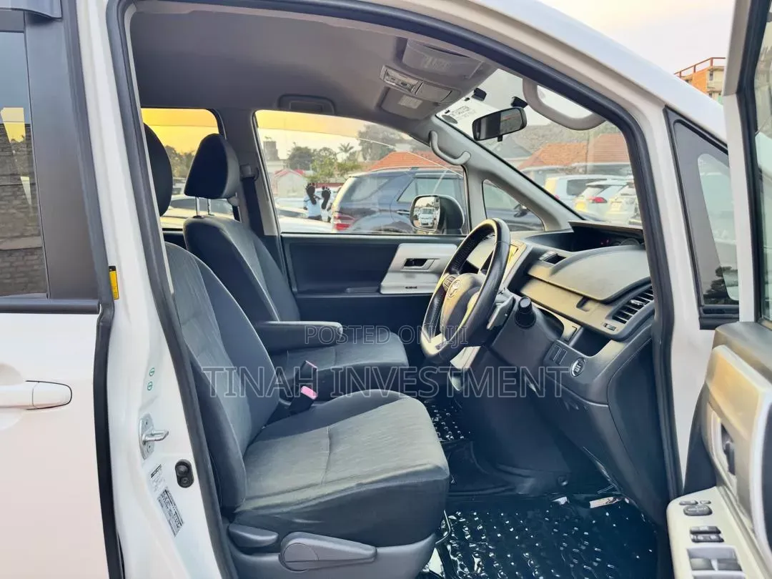 Toyota Noah 2011 White