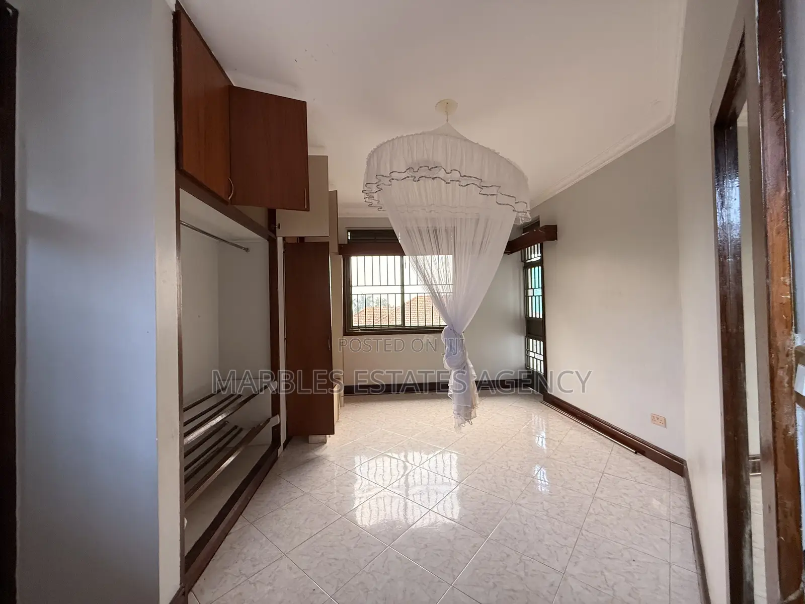 6bdrm House in Ggaba, Central Division for rent