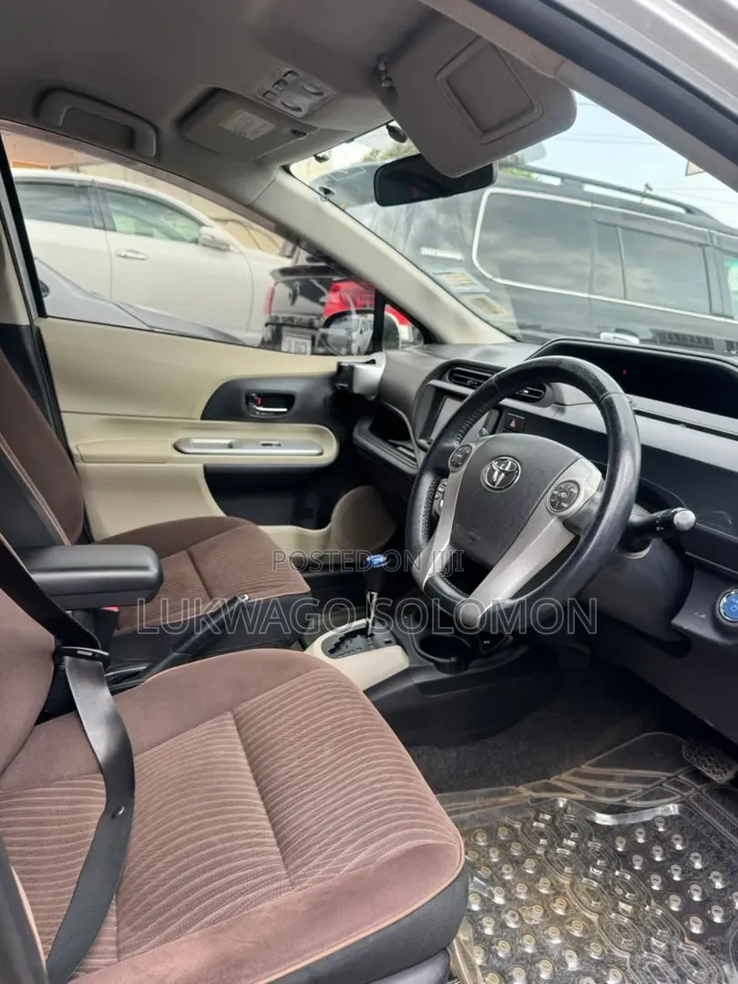 Toyota Aqua 2014 Silver