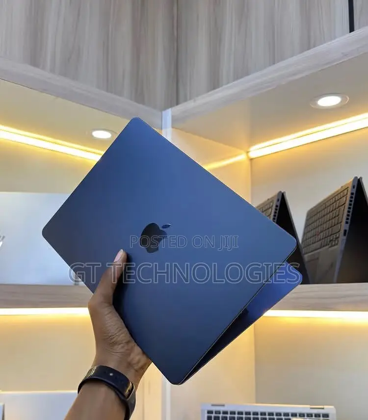Laptop Apple MacBook Air 2022 M2 8GB Intel Core M2 SSD 512GB