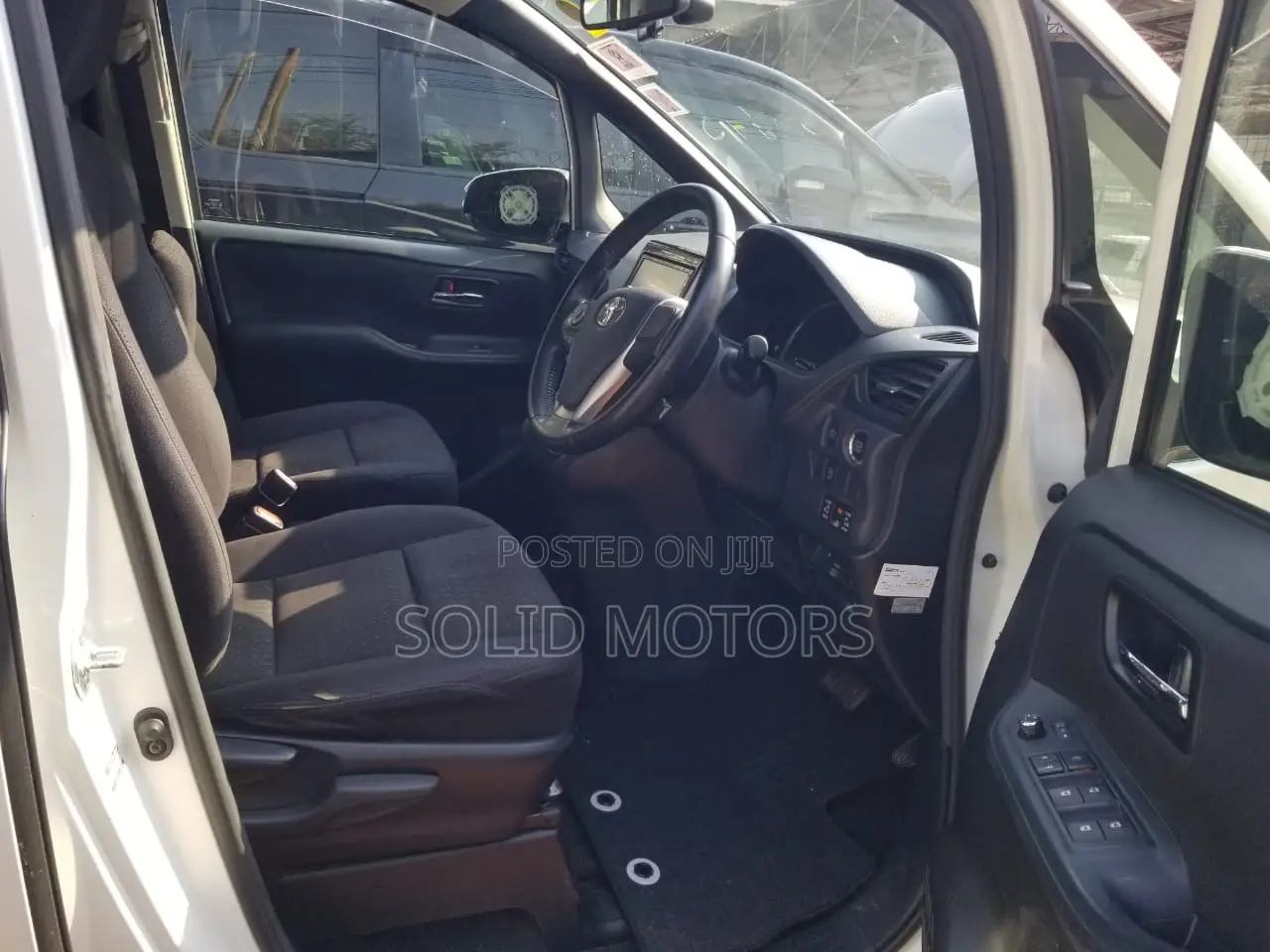 Toyota Noah 2.0 AWD (7 Seater) 2014 White