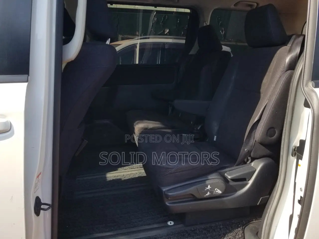 Toyota Noah 2.0 AWD (7 Seater) 2014 White