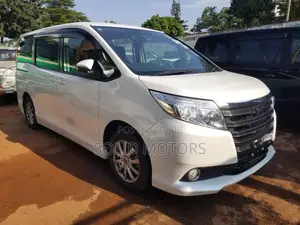 Toyota Noah 2.0 AWD (7 Seater) 2014 White