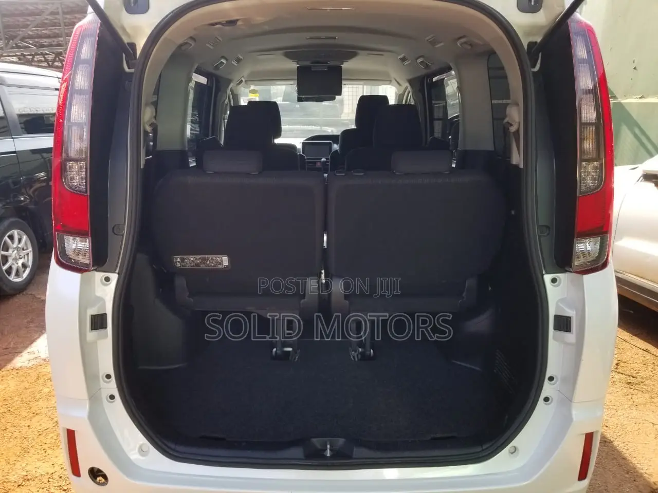 Toyota Noah 2.0 AWD (7 Seater) 2014 White