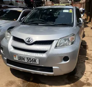 Toyota IST 2010 Silver