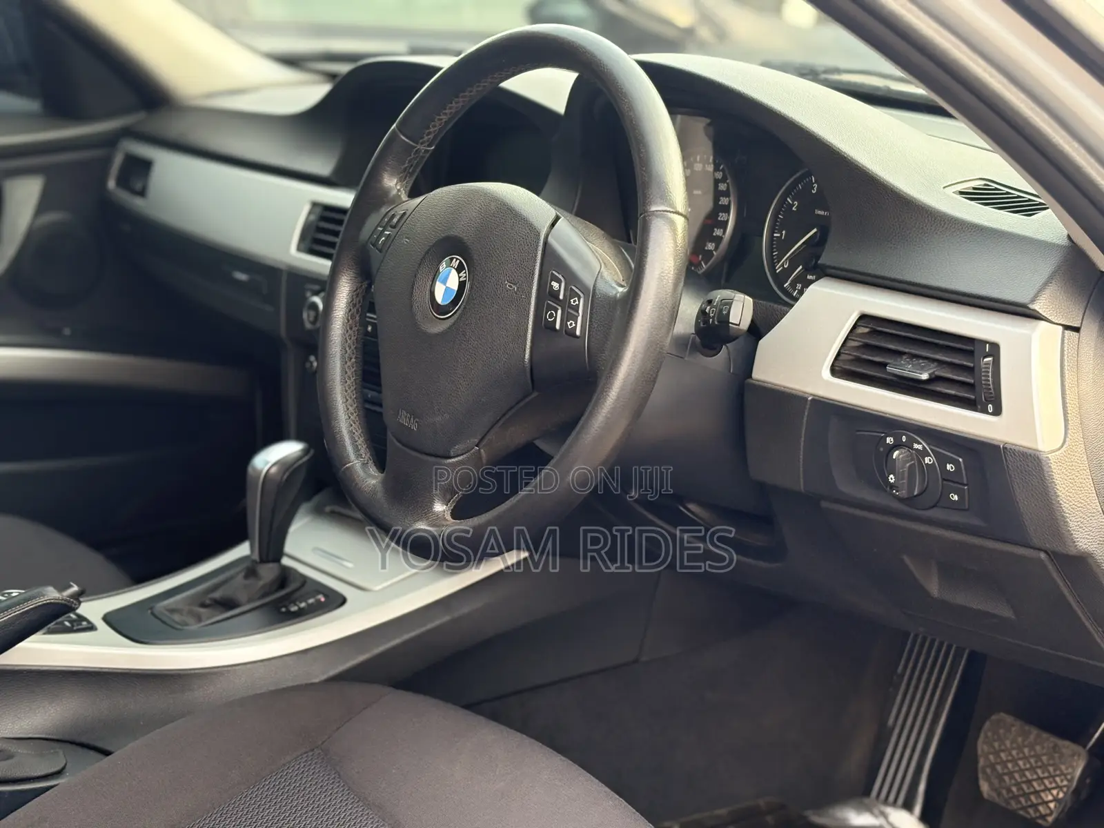 BMW 320i Sedan RWD 2012 Silver