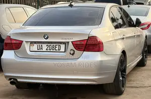 BMW 320i Sedan RWD 2012 Silver