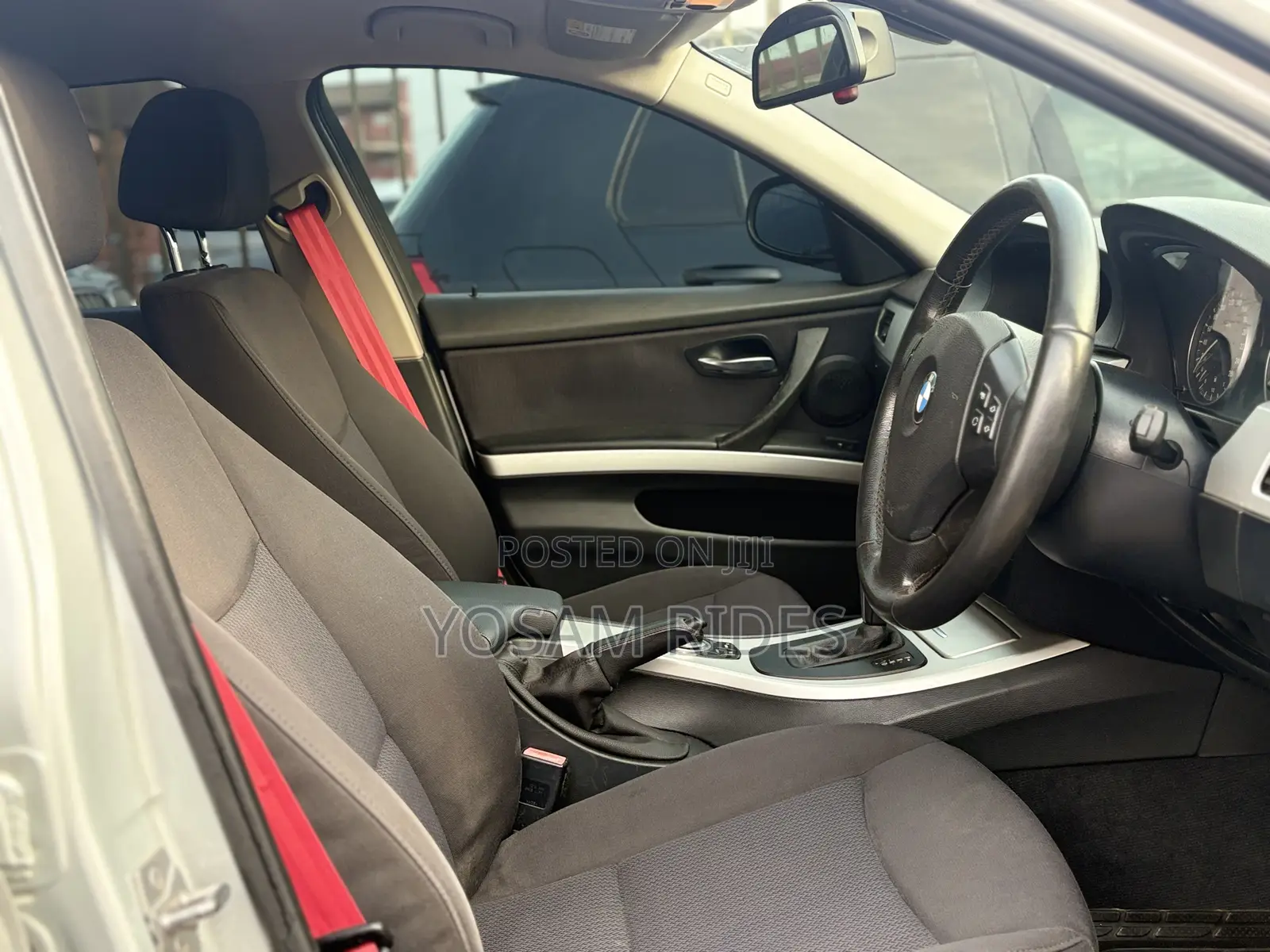 BMW 320i Sedan RWD 2012 Silver