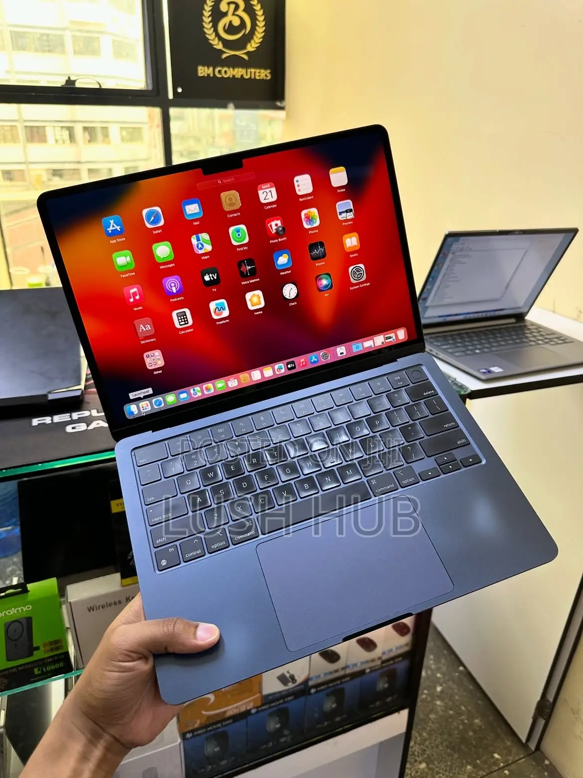 New Laptop Apple MacBook Air 2022 M2 16GB Apple M2 SSD 256GB