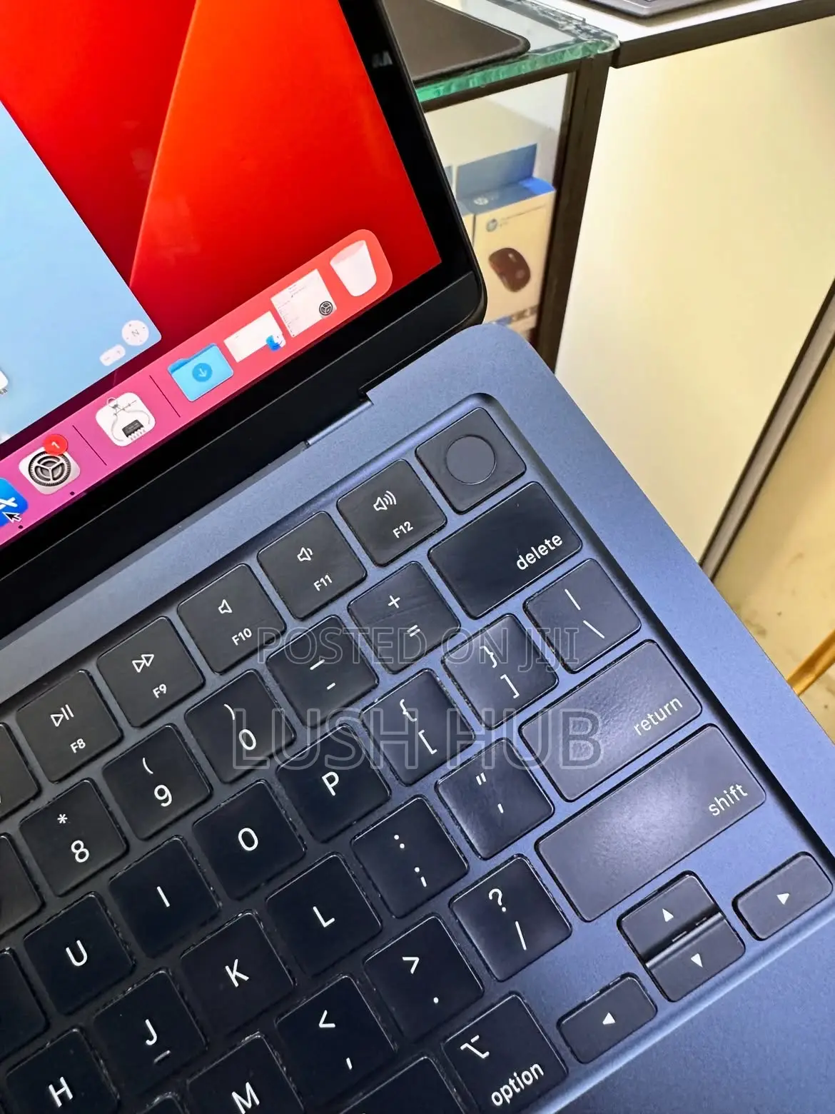 New Laptop Apple MacBook Air 2022 M2 16GB Apple M2 SSD 256GB