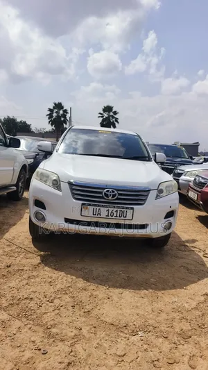Toyota Vanguard 2010 White