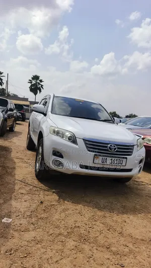 Toyota Vanguard 2010 White