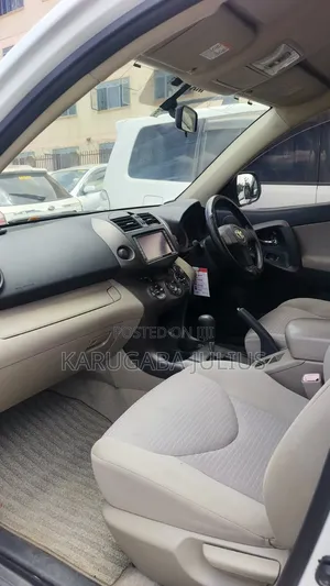 Toyota Vanguard 2010 White