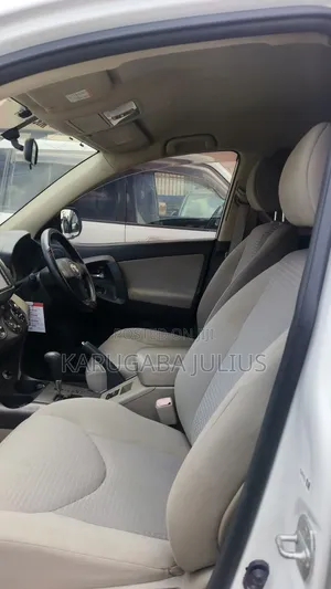 Toyota Vanguard 2010 White