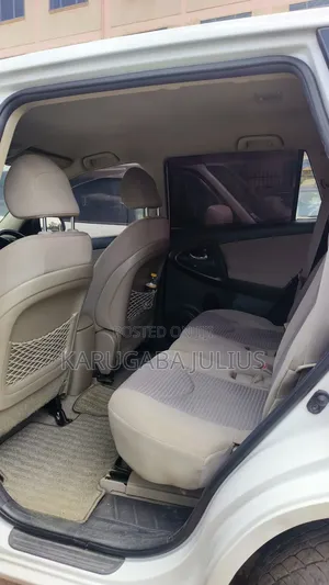 Toyota Vanguard 2010 White