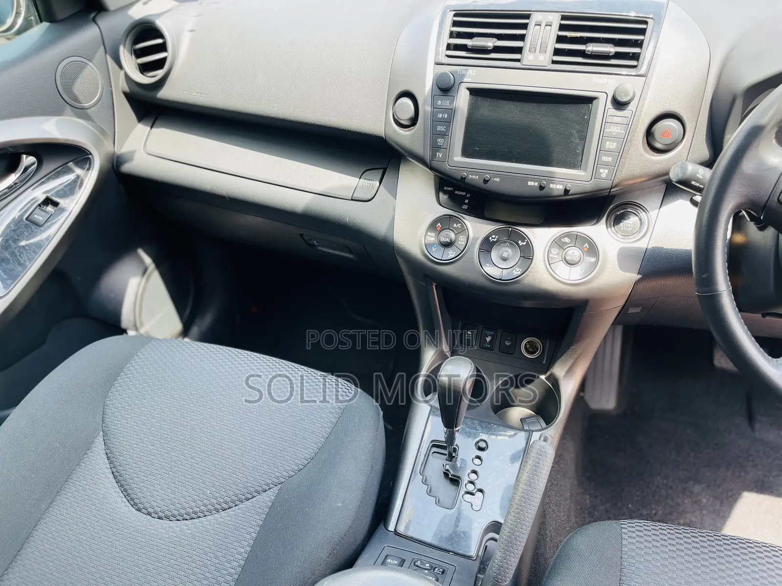 Toyota RAV4 XLE AWD (2.5L 4cyl 6A) 2013 White
