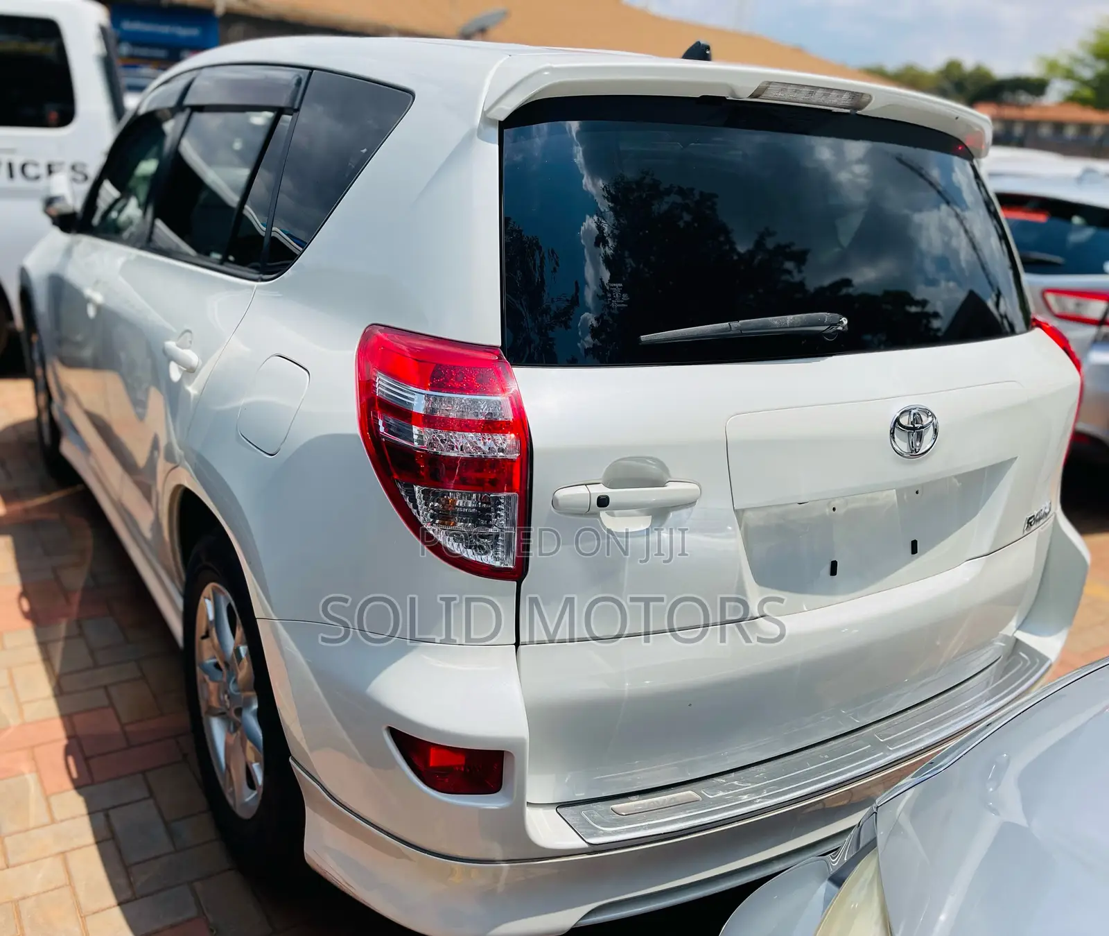 Toyota RAV4 XLE AWD (2.5L 4cyl 6A) 2013 White