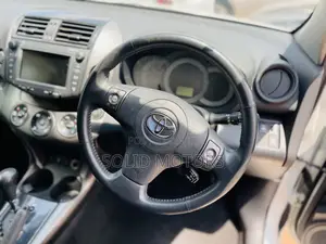 Toyota RAV4 XLE AWD (2.5L 4cyl 6A) 2013 White