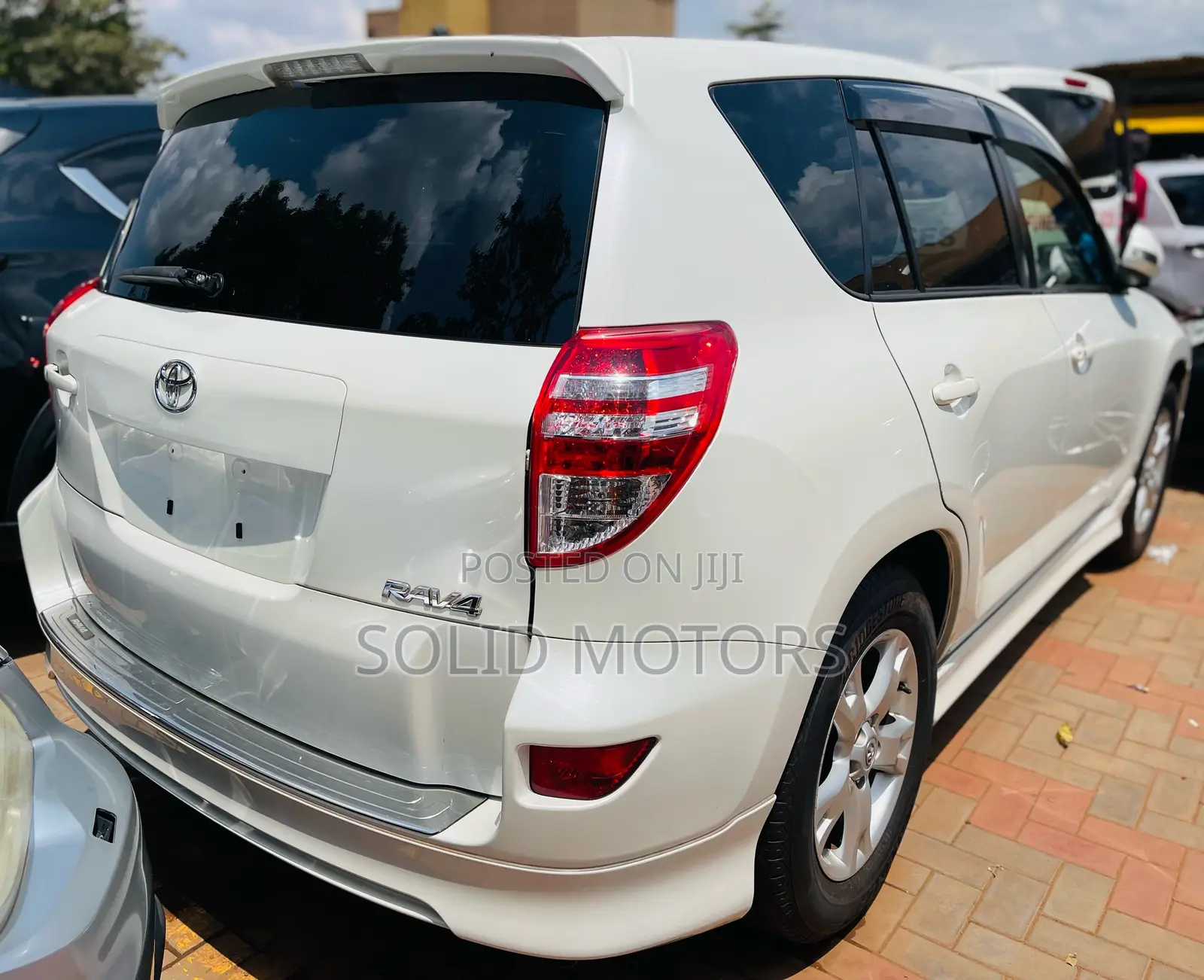 Toyota RAV4 XLE AWD (2.5L 4cyl 6A) 2013 White