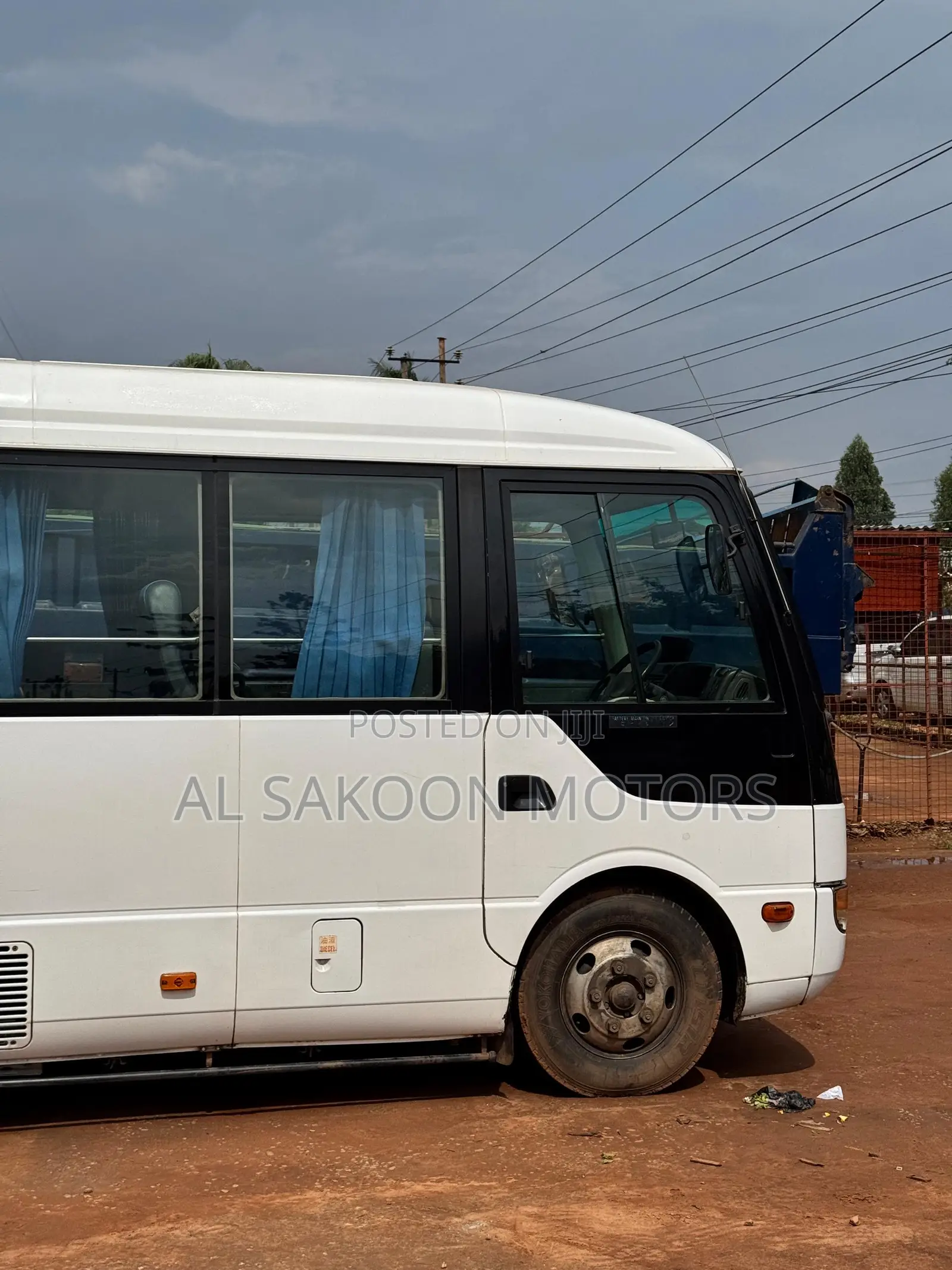 Mitsubishi Fuso Rosa 2016 White
