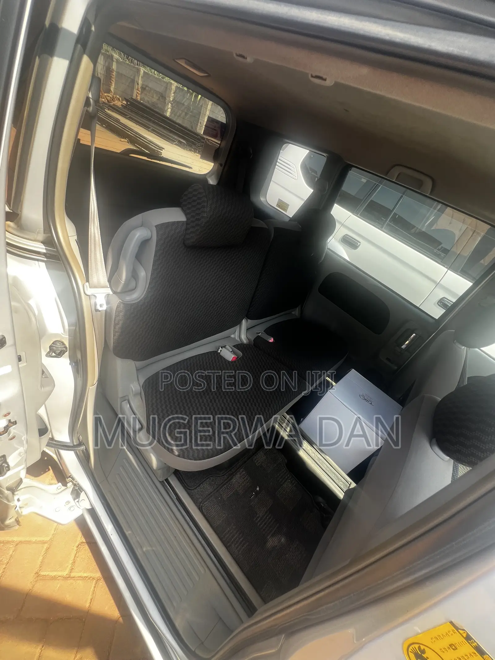 Toyota Sienta 1.5 FWD 2009 Gray