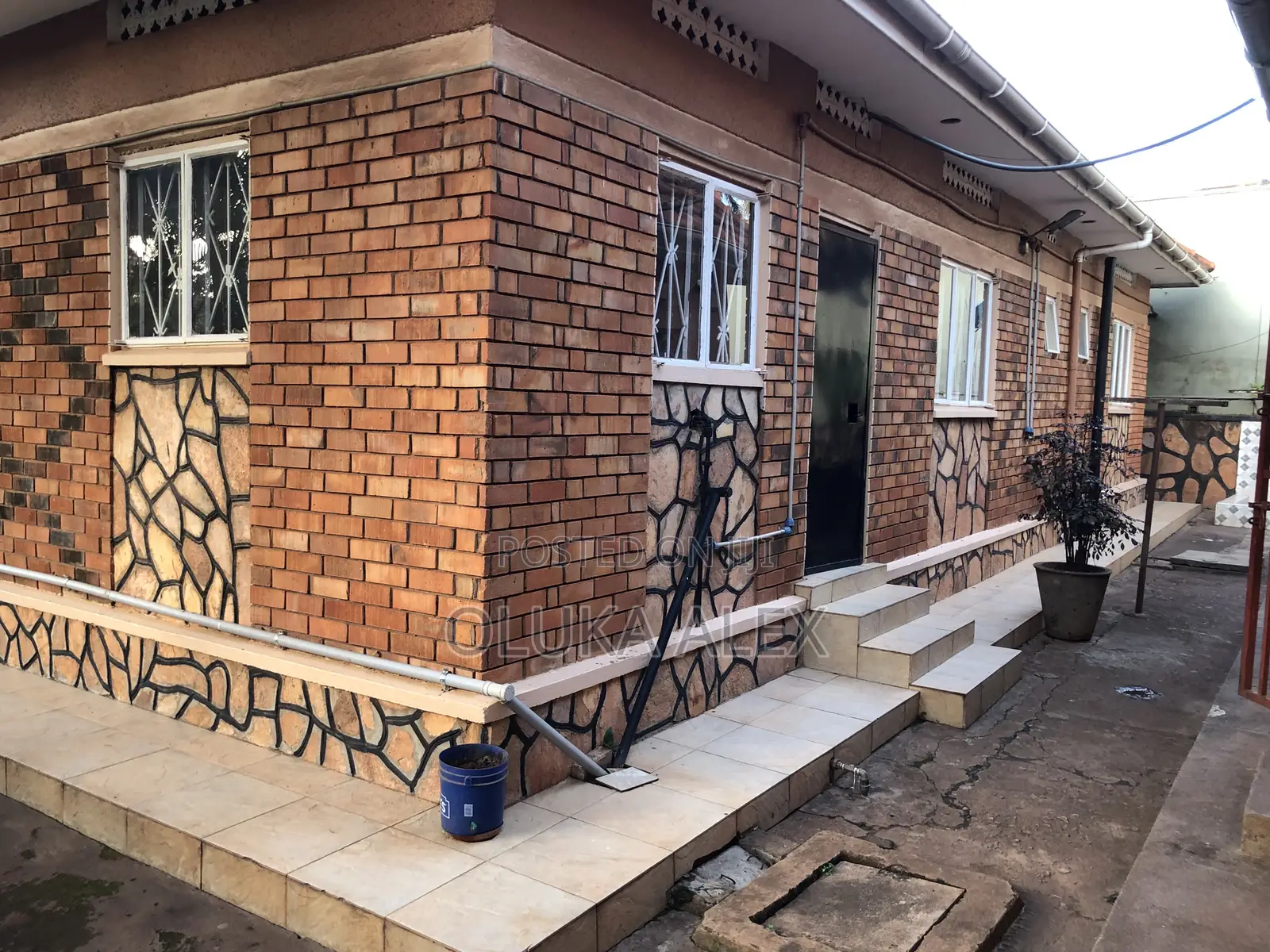 3bdrm House in Makerere Kikoni Near, Central Division for rent