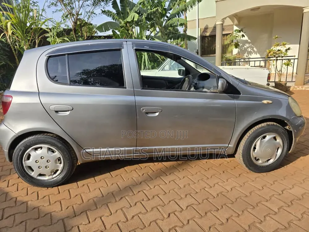 Toyota Vitz 2004 Gray