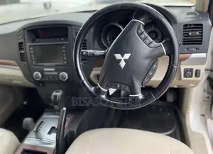 Mitsubishi Pajero 3.2 Di-Dc GLS 2011 White