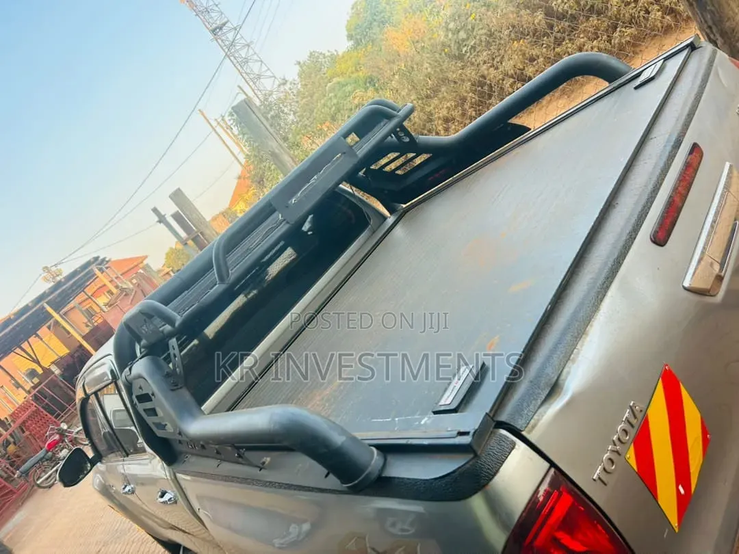 Toyota Hilux 2019 Silver