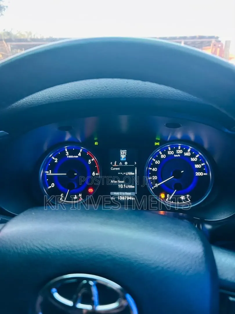 Toyota Hilux 2019 Silver