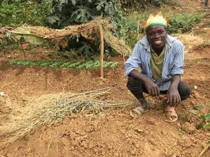 Garden Worker (Omulimi We Waka)