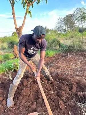 Garden Worker (Omulimi We Waka)