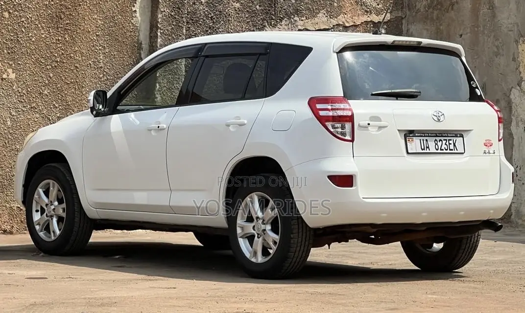 Toyota RAV4 2010 White