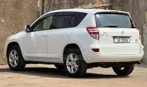 Toyota RAV4 2010 White