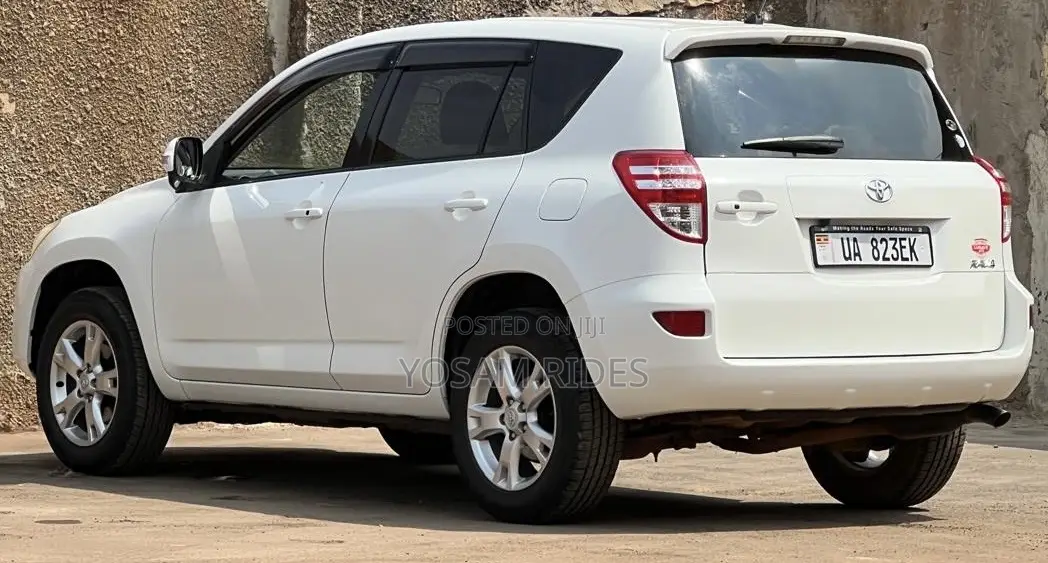 Toyota RAV4 2010 White