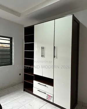 WardrobeWardrobeFurnitureWardrobeWhite/ ChassisWork Good02/