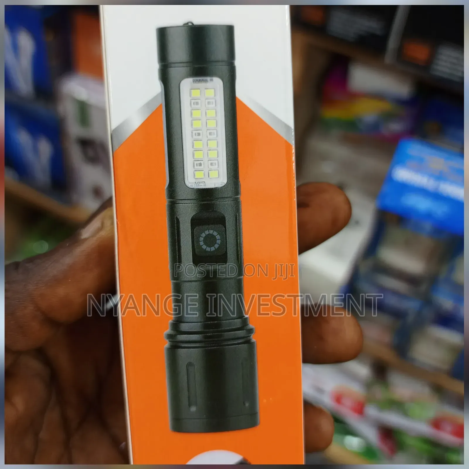 Rechargeable Zooming Flash Light With a Xob Light