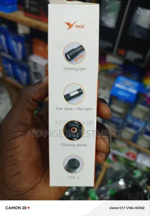 Rechargeable Zooming Flash Light With a Xob Light