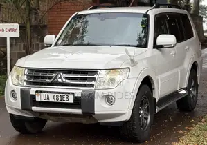 Mitsubishi Pajero 3.2 Di-Dc GLS 2012 White