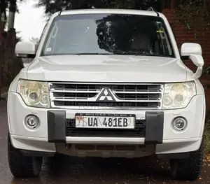 Mitsubishi Pajero 3.2 Di-Dc GLS 2012 White