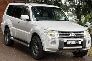 Mitsubishi Pajero 3.2 Di-Dc GLS 2012 White