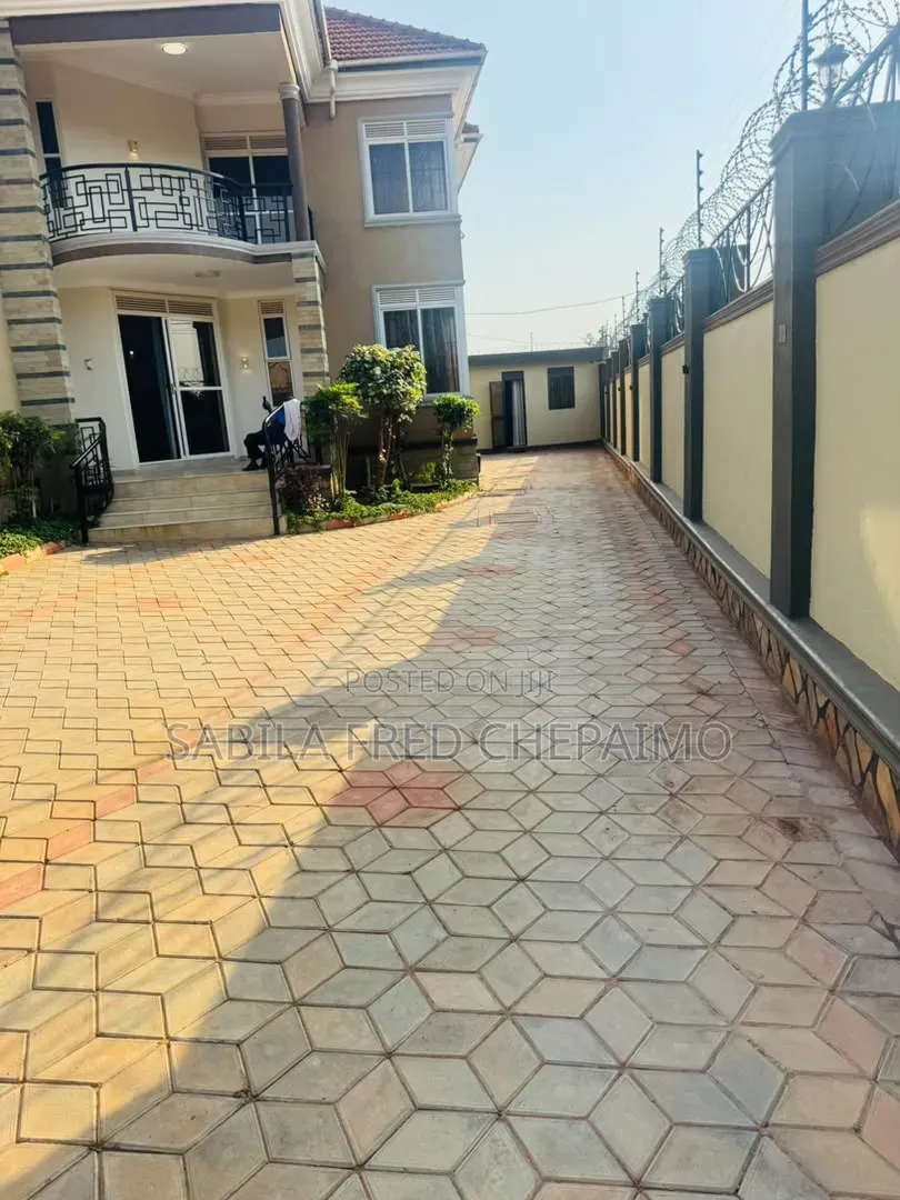 6bdrm Bungalow in Kira for sale