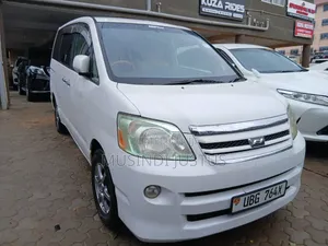 Toyota Noah 2006 White
