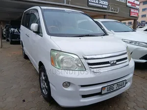 Toyota Noah 2006 White