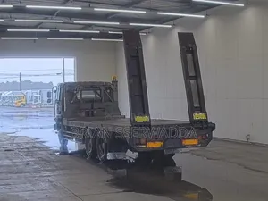 Fuso Low Bed 10 Tyres