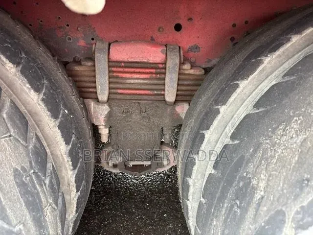 Fuso Low Bed 10 Tyres